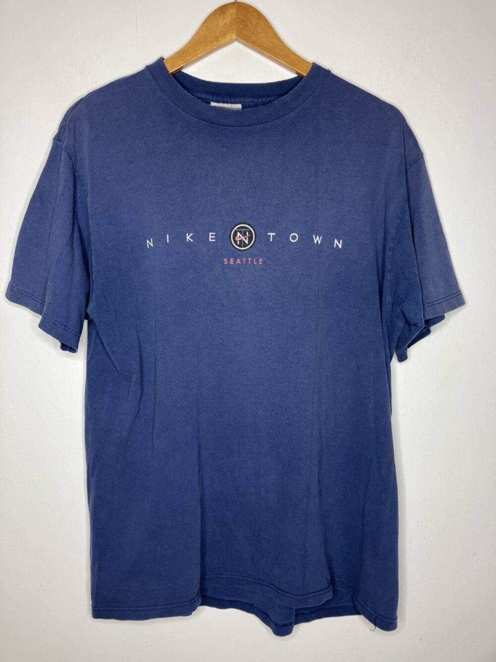 Vintage NikeTown Seattle T-Shirt Men's Medium Blue 90s Made in USA Distressed